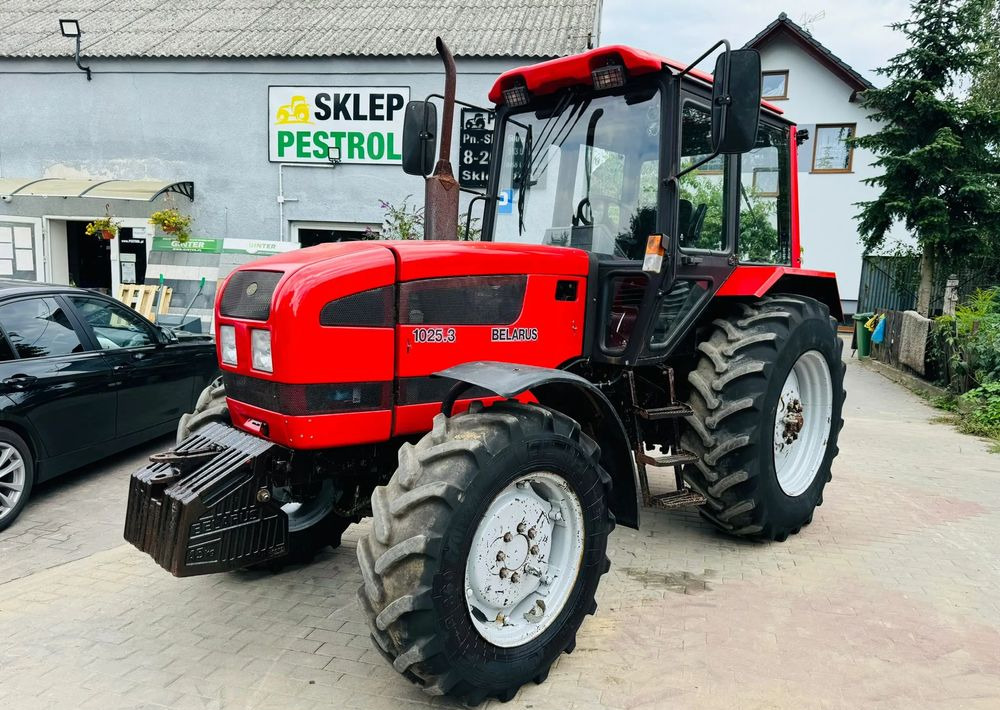 Belarus 1025.3 - Traktor: das Bild 2 Belarus 1025.3 - Traktor: das Bild 2