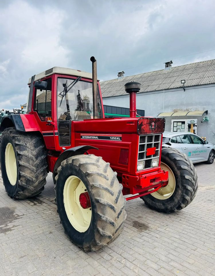 Case IH 1255 XL - Traktor: das Bild 1 Case IH 1255 XL - Traktor: das Bild 1