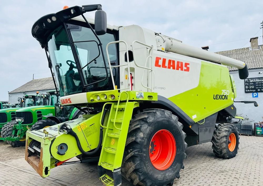 Claas LEXION 750 APS HYBRID - Mähdrescher: das Bild 2 Claas LEXION 750 APS HYBRID - Mähdrescher: das Bild 2