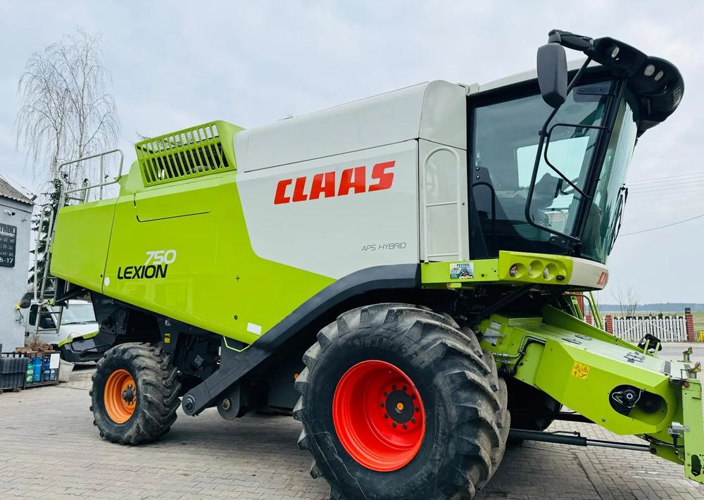 Claas LEXION 750 APS HYBRID - Mähdrescher: das Bild 3 Claas LEXION 750 APS HYBRID - Mähdrescher: das Bild 3