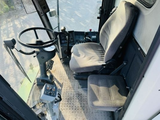 Claas MEGA 350 - Mähdrescher: das Bild 5 Claas MEGA 350 - Mähdrescher: das Bild 5