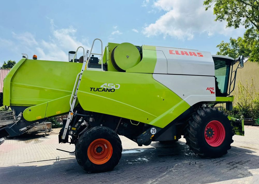 Claas Tucano 450 - Mähdrescher: das Bild 4 Claas Tucano 450 - Mähdrescher: das Bild 4