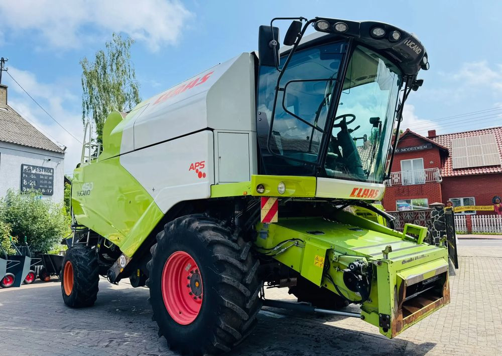 Claas Tucano 450 - Mähdrescher: das Bild 2 Claas Tucano 450 - Mähdrescher: das Bild 2