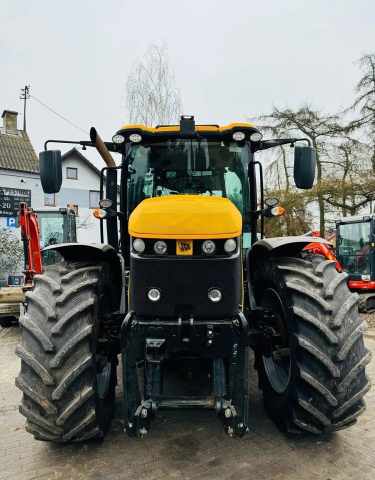 JCB FASTRAC 4220 - Traktor: das Bild 2 JCB FASTRAC 4220 - Traktor: das Bild 2