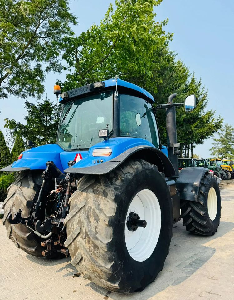 New Holland T8040 - Traktor: das Bild 3 New Holland T8040 - Traktor: das Bild 3