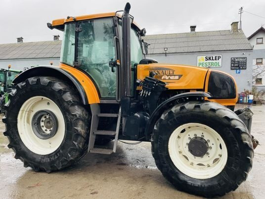 Renault ARES 826 RZ - Traktor: das Bild 2 Renault ARES 826 RZ - Traktor: das Bild 2