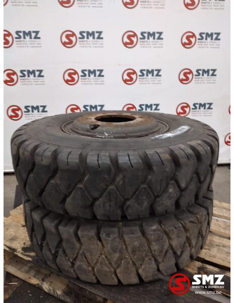 DUNLOP Occ industrieband Dunlop 8.25-15 - Reifen für LKW: das Bild 1 DUNLOP Occ industrieband Dunlop 8.25-15 - Reifen für LKW: das Bild 1