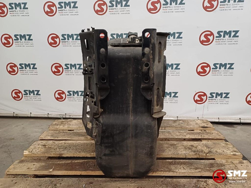 Mercedes-Benz Occ AdBlue tank Mercedes - Kraftstoffaufbereitung/ Kraftstoffförderung für LKW: das Bild 4 Mercedes-Benz Occ AdBlue tank Mercedes - Kraftstoffaufbereitung/ Kraftstoffförderung für LKW: das Bild 4