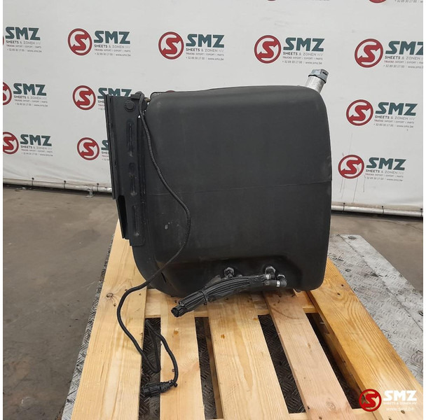 Mercedes-Benz Occ AdBluetank 85L + AdBlueniveausensor Mercedes - Kraftstoffaufbereitung/ Kraftstoffförderung für LKW: das Bild 4 Mercedes-Benz Occ AdBluetank 85L + AdBlueniveausensor Mercedes - Kraftstoffaufbereitung/ Kraftstoffförderung für LKW: das Bild 4