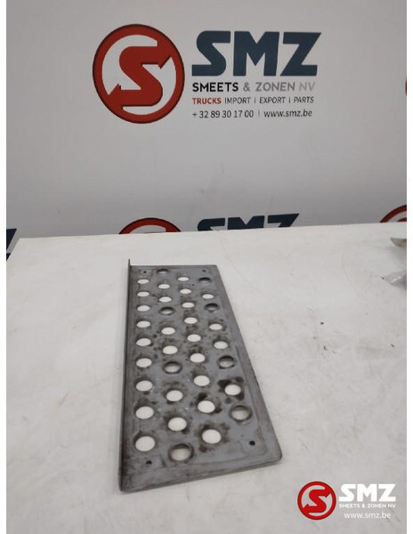 Mercedes-Benz Occ losse trede opstapbak Mercedes Actros A9416663 - Fenster und Teile für LKW: das Bild 2 Mercedes-Benz Occ losse trede opstapbak Mercedes Actros A9416663 - Fenster und Teile für LKW: das Bild 2