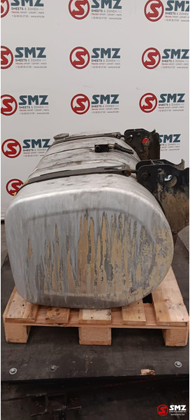 Renault Occ brandstoftank 415L + steunen Renault - Kraftstofftank für LKW: das Bild 3 Renault Occ brandstoftank 415L + steunen Renault - Kraftstofftank für LKW: das Bild 3