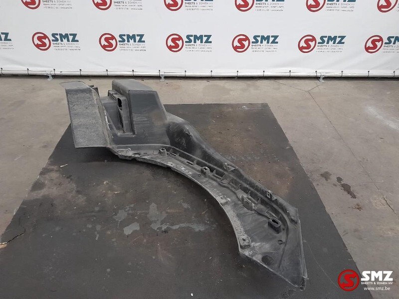 Renault Occ treeplankbehuizing rechts Renault T 82223396 - Tür und Teile für LKW: das Bild 2 Renault Occ treeplankbehuizing rechts Renault T 82223396 - Tür und Teile für LKW: das Bild 2