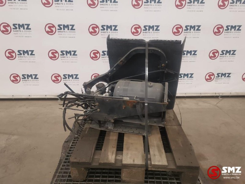 Volvo Occ Spatbord links met luchtketel Volvo FM9 - Karosserie und Außen für LKW: das Bild 2 Volvo Occ Spatbord links met luchtketel Volvo FM9 - Karosserie und Außen für LKW: das Bild 2