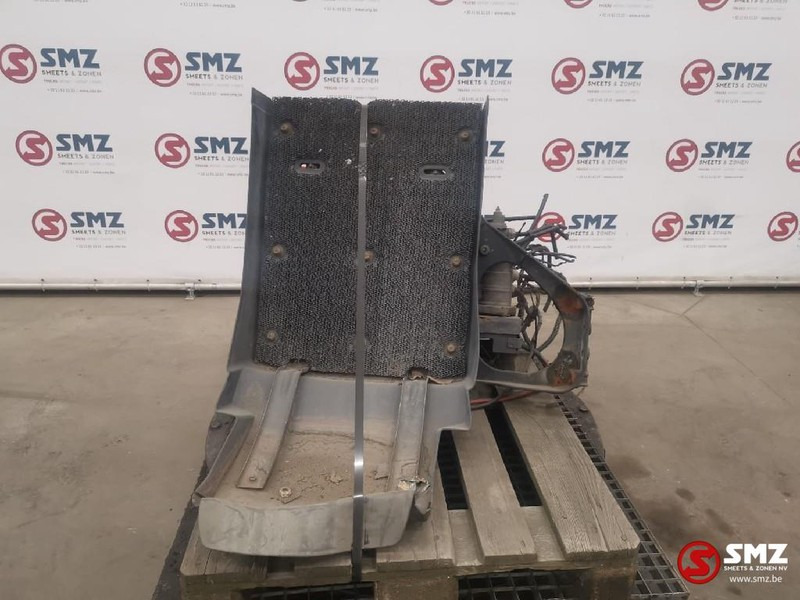 Volvo Occ Spatbord links met luchtketel Volvo FM9 - Karosserie und Außen für LKW: das Bild 4 Volvo Occ Spatbord links met luchtketel Volvo FM9 - Karosserie und Außen für LKW: das Bild 4