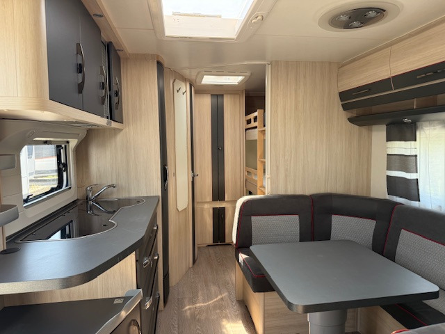 Wohnwagen Hobby 545 KMF DE LUXE EDITION 2016: das Bild 6