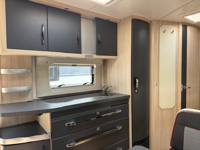 Wohnwagen Hobby 545 KMF DE LUXE EDITION 2016: das Bild 8