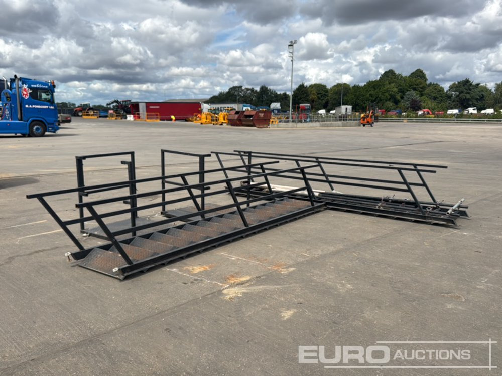 15 Step Steel Stairs, Access Platform, Handrails, Leg Supports (Cannot Be Reconsigned) (2 of) - Werkzeug/ Gerät: das Bild 1 15 Step Steel Stairs, Access Platform, Handrails, Leg Supports (Cannot Be Reconsigned) (2 of) - Werkzeug/ Gerät: das Bild 1