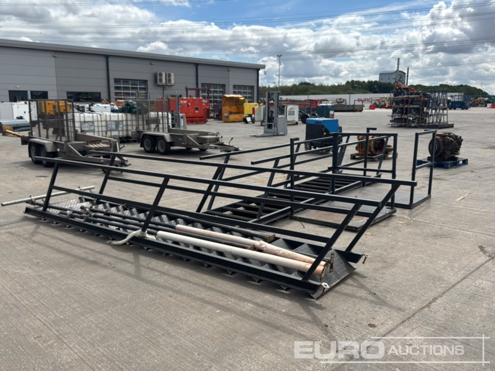 15 Step Steel Stairs, Access Platform, Handrails, Leg Supports (Cannot Be Reconsigned) (2 of) - Werkzeug/ Gerät: das Bild 3 15 Step Steel Stairs, Access Platform, Handrails, Leg Supports (Cannot Be Reconsigned) (2 of) - Werkzeug/ Gerät: das Bild 3