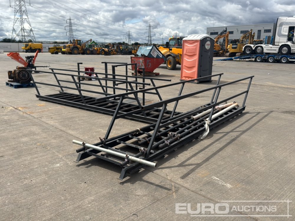 15 Step Steel Stairs, Access Platform, Handrails, Leg Supports (Cannot Be Reconsigned) (2 of) - Werkzeug/ Gerät: das Bild 2 15 Step Steel Stairs, Access Platform, Handrails, Leg Supports (Cannot Be Reconsigned) (2 of) - Werkzeug/ Gerät: das Bild 2