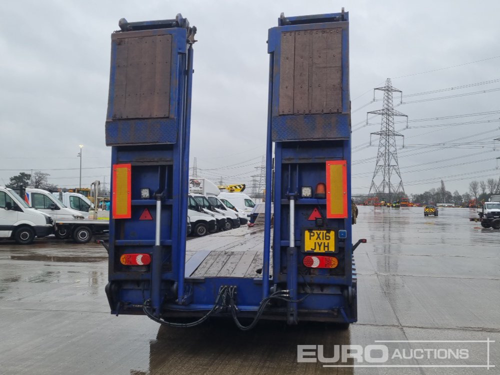 2005 Tirsan Tri Axle Step Frame Low Loader Trailer, Neck Ramps, Out Riggers, Hydraulic Flip Toe Ramps - Tieflader Auflieger: das Bild 4 2005 Tirsan Tri Axle Step Frame Low Loader Trailer, Neck Ramps, Out Riggers, Hydraulic Flip Toe Ramps - Tieflader Auflieger: das Bild 4