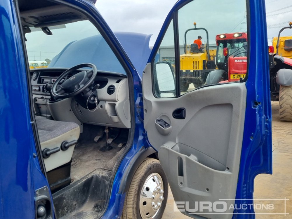 Koffer Transporter 2008 Nissan Interstar: das Bild 27