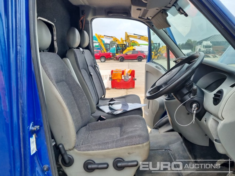 Koffer Transporter 2008 Nissan Interstar: das Bild 28