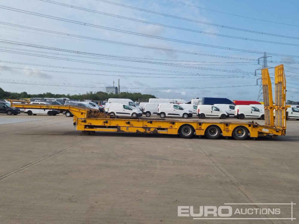 2012 Cheiftain Tri Axl Step Frame Low Loader Trailer, Hydraulic Ramps, Out Riggers - Tieflader Auflieger: das Bild 2 2012 Cheiftain Tri Axl Step Frame Low Loader Trailer, Hydraulic Ramps, Out Riggers - Tieflader Auflieger: das Bild 2