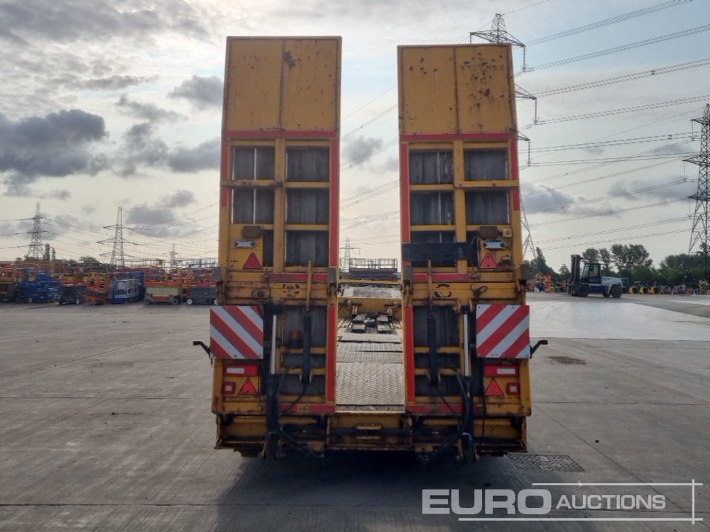 2012 Cheiftain Tri Axl Step Frame Low Loader Trailer, Hydraulic Ramps, Out Riggers - Tieflader Auflieger: das Bild 4 2012 Cheiftain Tri Axl Step Frame Low Loader Trailer, Hydraulic Ramps, Out Riggers - Tieflader Auflieger: das Bild 4