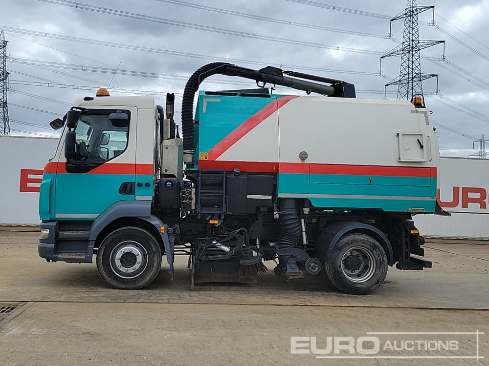 2015 DAF LF220 - Kehrmaschine: das Bild 2 2015 DAF LF220 - Kehrmaschine: das Bild 2