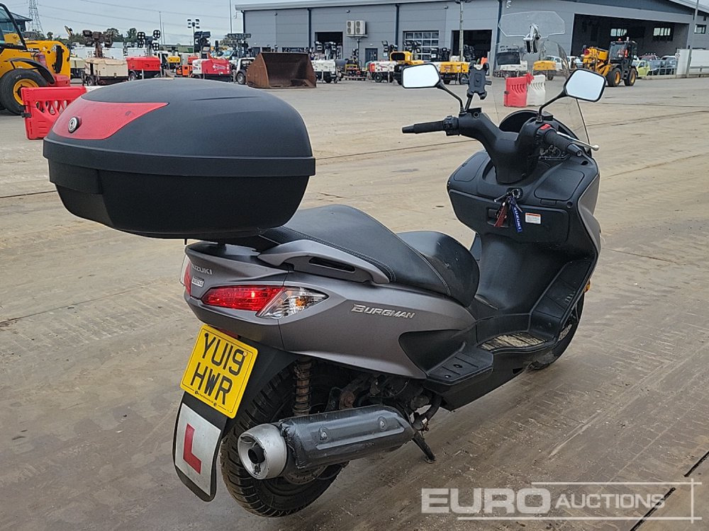 2019 Suzuki Burgman - Motorrad: das Bild 5 2019 Suzuki Burgman - Motorrad: das Bild 5