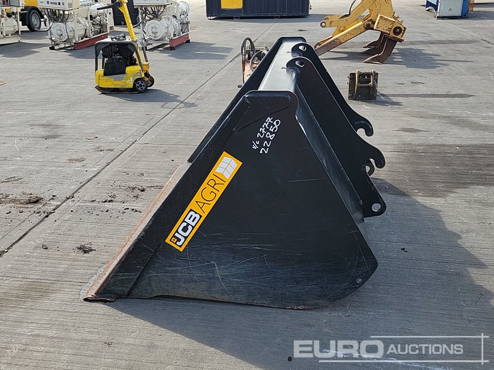 2020 JCB 72" Loading Bucket to suit JCB Tool Carrier - Schaufel: das Bild 2 2020 JCB 72" Loading Bucket to suit JCB Tool Carrier - Schaufel: das Bild 2