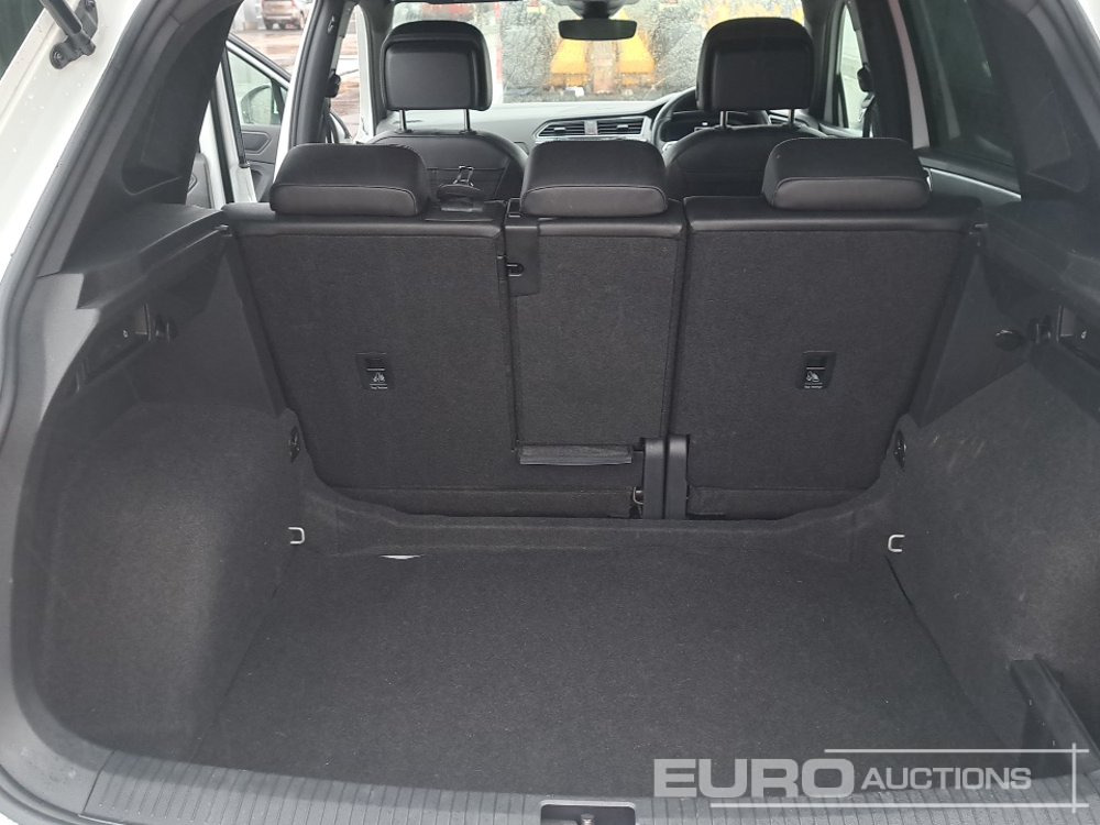 SUV/ Geländewagen 2023 Volkswagen Tiguan R-Line: das Bild 19