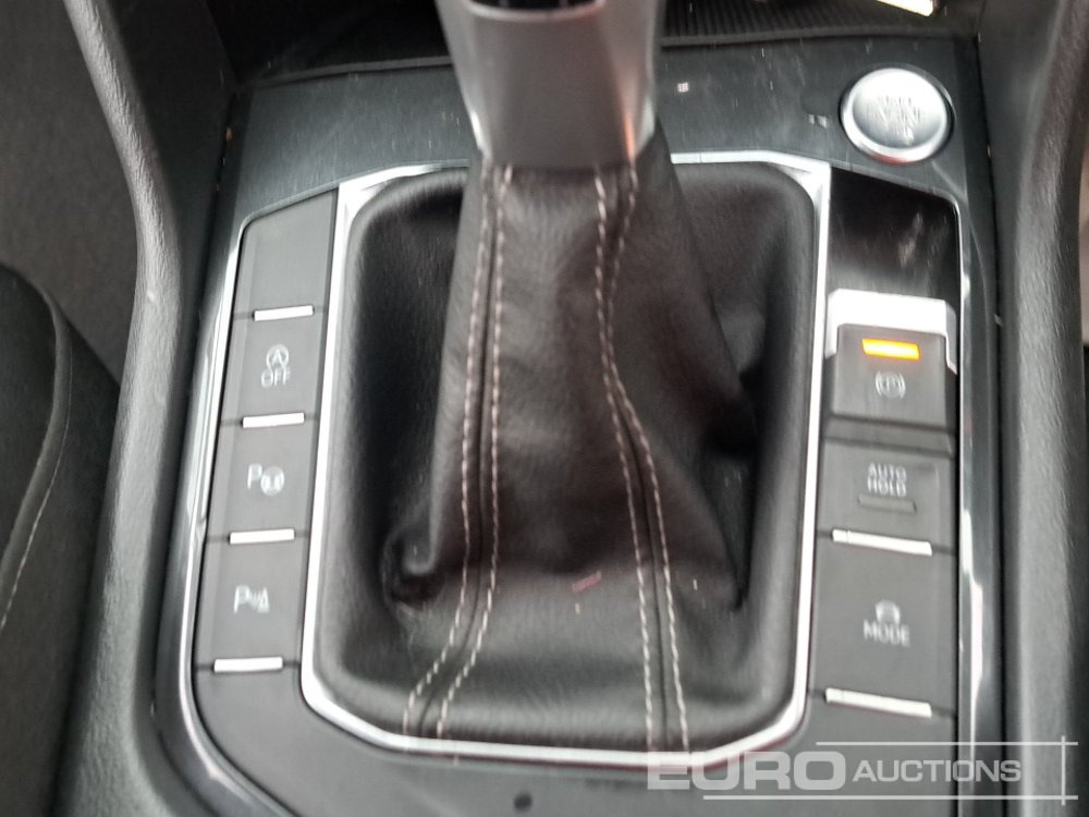 SUV/ Geländewagen 2023 Volkswagen Tiguan R-Line: das Bild 33