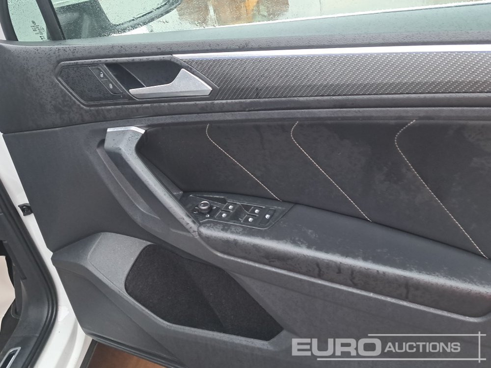 SUV/ Geländewagen 2023 Volkswagen Tiguan R-Line: das Bild 25