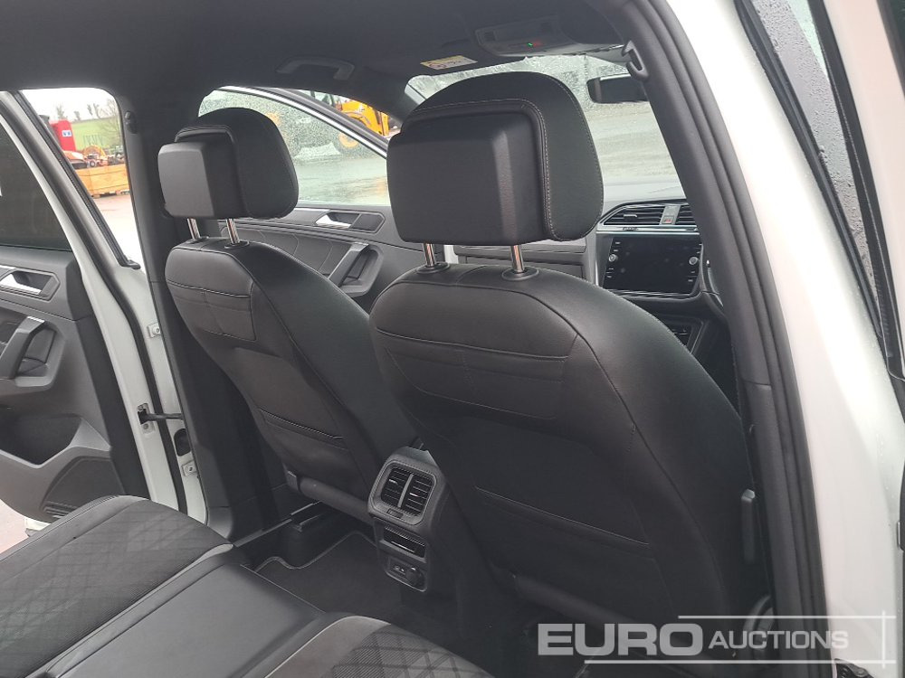 SUV/ Geländewagen 2023 Volkswagen Tiguan R-Line: das Bild 23