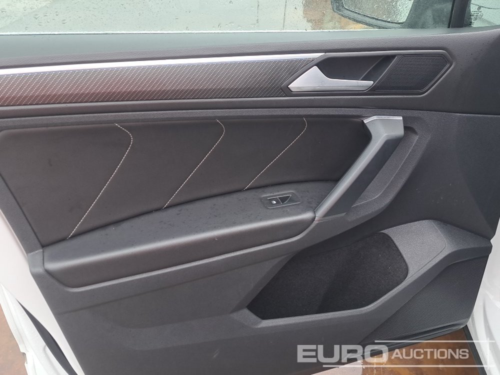 SUV/ Geländewagen 2023 Volkswagen Tiguan R-Line: das Bild 13