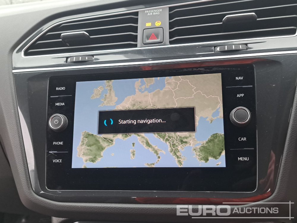 SUV/ Geländewagen 2023 Volkswagen Tiguan R-Line: das Bild 30