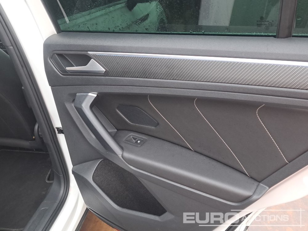 SUV/ Geländewagen 2023 Volkswagen Tiguan R-Line: das Bild 22