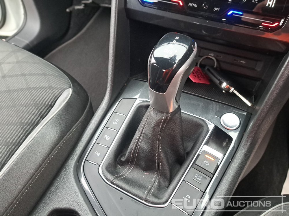 SUV/ Geländewagen 2023 Volkswagen Tiguan R-Line: das Bild 32