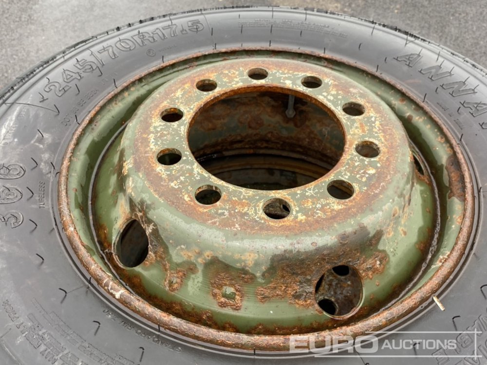 295/80R22.5 (6 of), 315/80R22.5 (5 of), 245/70R17 Tyre & Rim (6 of) - Reifen: das Bild 5 295/80R22.5 (6 of), 315/80R22.5 (5 of), 245/70R17 Tyre & Rim (6 of) - Reifen: das Bild 5