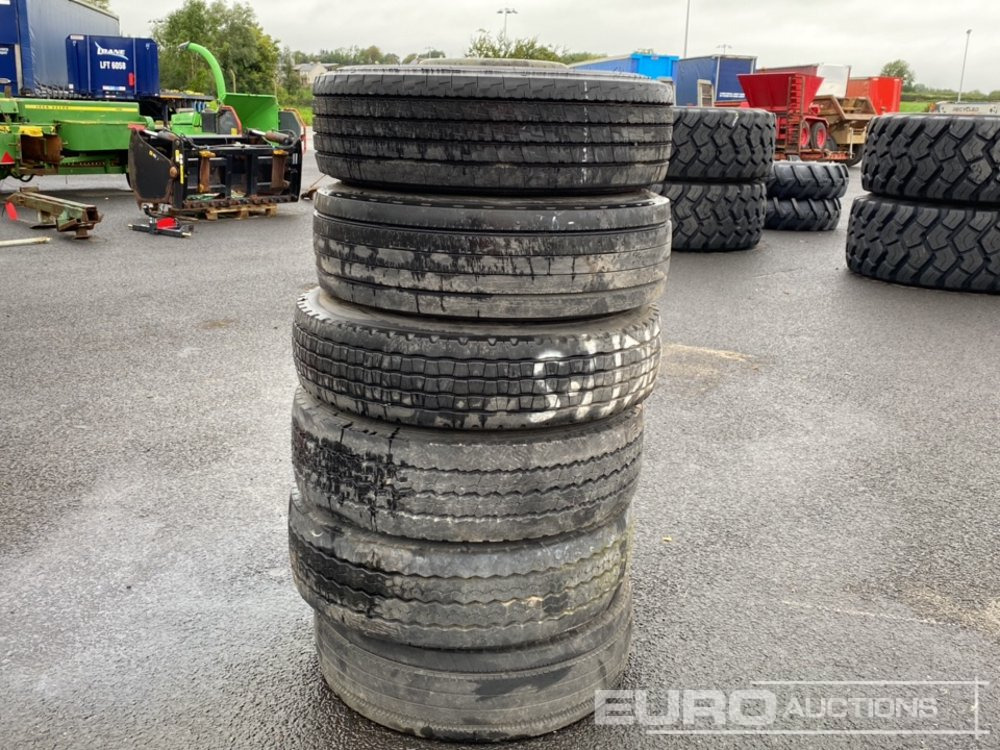 295/80R22.5 (6 of), 315/80R22.5 (5 of), 245/70R17 Tyre & Rim (6 of) - Reifen: das Bild 4 295/80R22.5 (6 of), 315/80R22.5 (5 of), 245/70R17 Tyre & Rim (6 of) - Reifen: das Bild 4