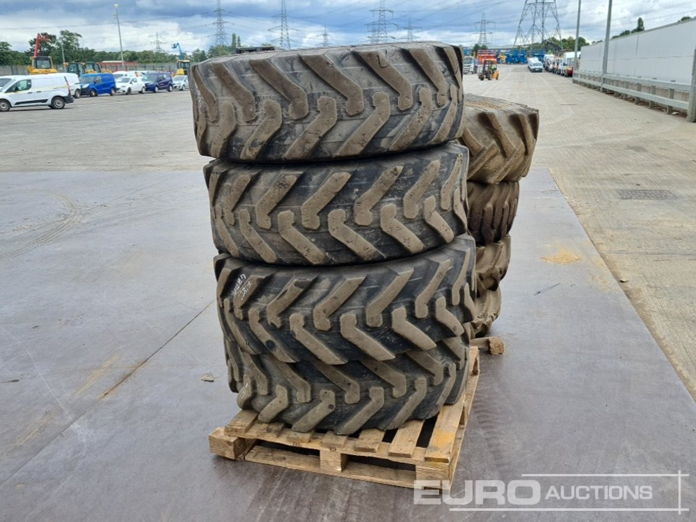 400/80 R24 Tyre (4 of), 16.5/85 R24 (4 of) - Reifen: das Bild 2 400/80 R24 Tyre (4 of), 16.5/85 R24 (4 of) - Reifen: das Bild 2
