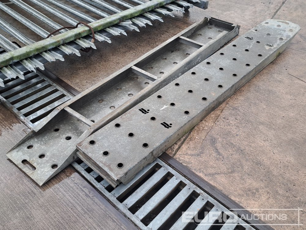 7' 6" Loading Ramps - Baugeräte: das Bild 1 7' 6" Loading Ramps - Baugeräte: das Bild 1