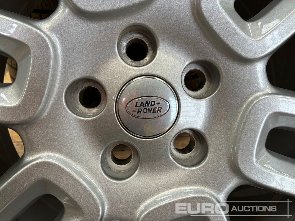 Continental Cross Contact 255/65R19 Tyre & Land Rover Rims to suit Land Rover Defender (5 of) (Delivery Miles Only) - Reifen: das Bild 3 Continental Cross Contact 255/65R19 Tyre & Land Rover Rims to suit Land Rover Defender (5 of) (Delivery Miles Only) - Reifen: das Bild 3