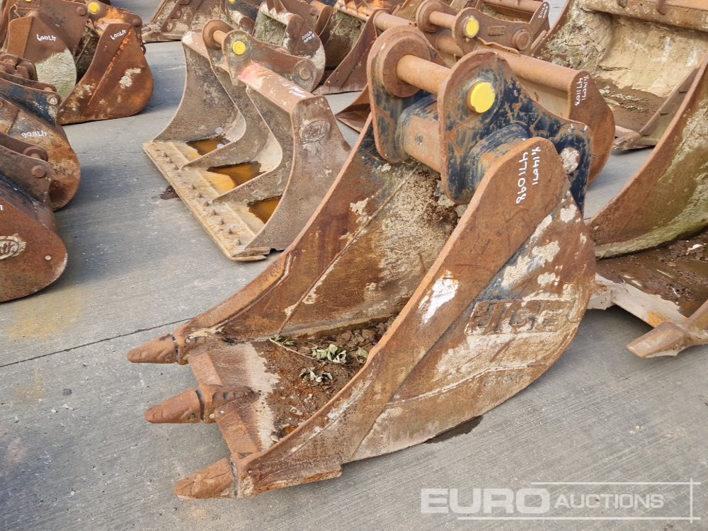 JCB 28" Digging Bucket 80mm Pin to suit 20 Ton Excavator - Schaufel: das Bild 1 JCB 28" Digging Bucket 80mm Pin to suit 20 Ton Excavator - Schaufel: das Bild 1