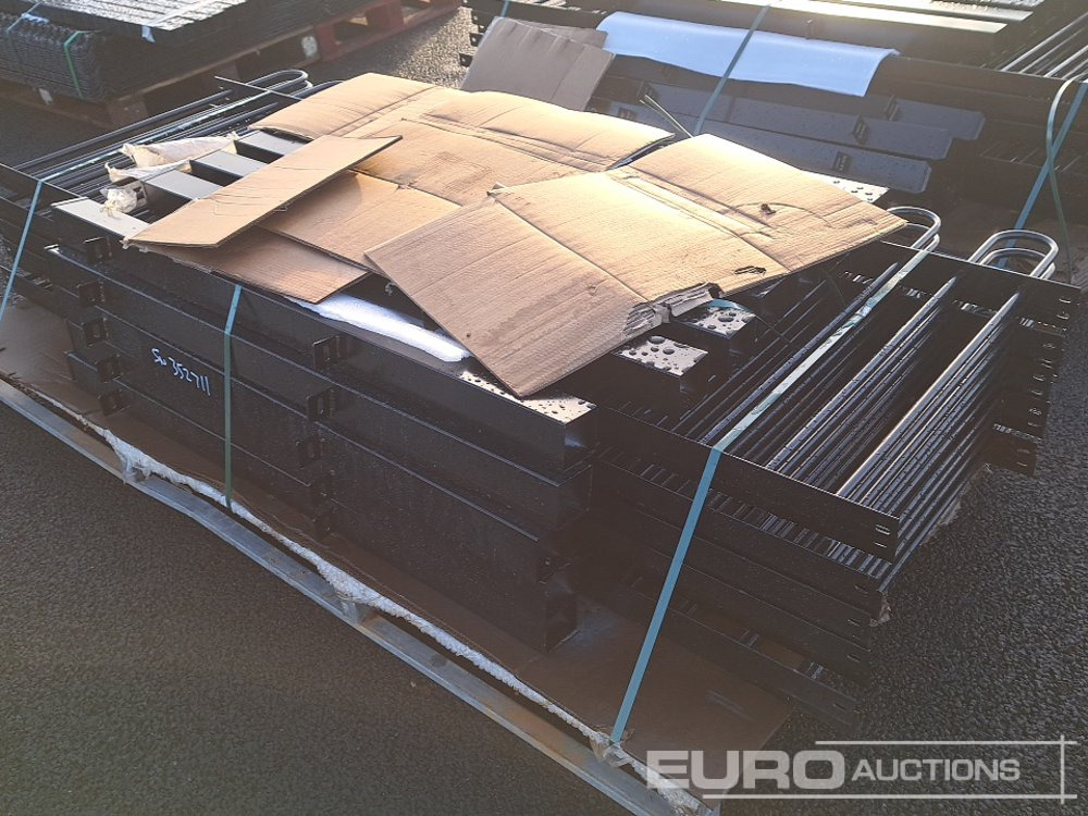 Unused 20m Bow / Round Top Powder Coated Steel Fencing, 10x2m Panels, 11 Posts - Landmaschine: das Bild 2 Unused 20m Bow / Round Top Powder Coated Steel Fencing, 10x2m Panels, 11 Posts - Landmaschine: das Bild 2