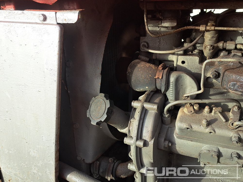 Traktor Massey Ferguson MF165: das Bild 30 Traktor Massey Ferguson MF165: das Bild 30