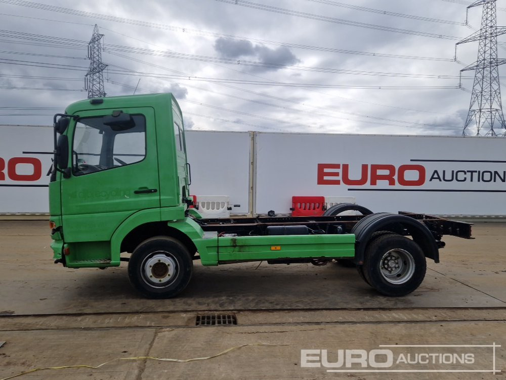 Mercedes 4x2 Chassis Cab, Manual Gearbox - Fahrgestell LKW: das Bild 2 Mercedes 4x2 Chassis Cab, Manual Gearbox - Fahrgestell LKW: das Bild 2