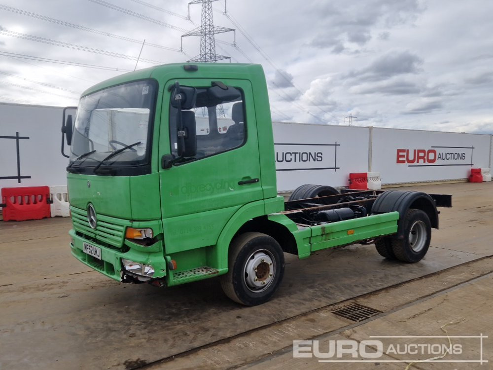 Mercedes 4x2 Chassis Cab, Manual Gearbox - Fahrgestell LKW: das Bild 1 Mercedes 4x2 Chassis Cab, Manual Gearbox - Fahrgestell LKW: das Bild 1