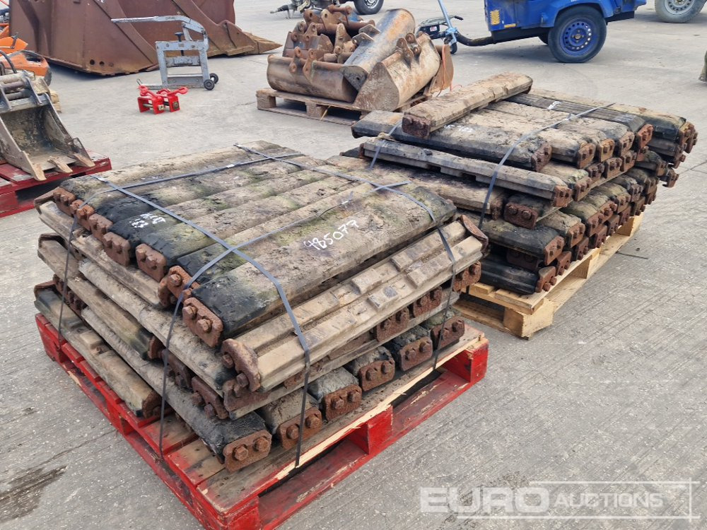 Pallet of 800mm Rubber Block Pads (2 of) - Kette für Baumaschine: das Bild 1 Pallet of 800mm Rubber Block Pads (2 of) - Kette für Baumaschine: das Bild 1